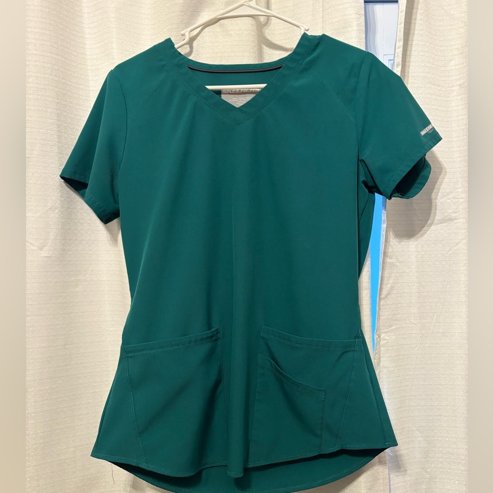 Skechers vitality 3 pocket scrub top
